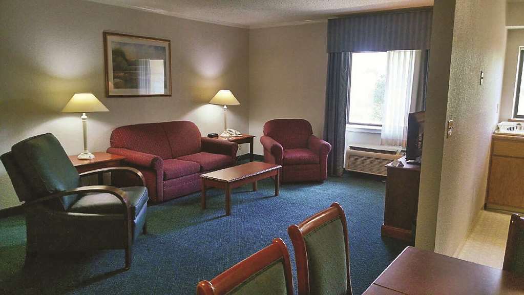 فندق لا كوينتا إن باي ويندام ديترويت كانتون الغرفة الصورة